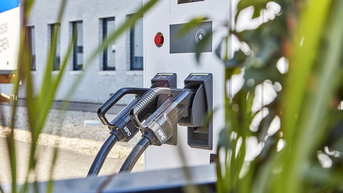 DAF Electric truck charger E van Wijk