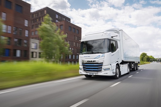 404-DAF-XD-Electric-Tractor